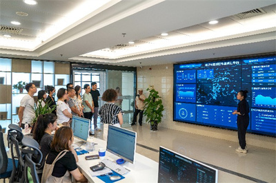 聚焦智慧出行新篇章 常熟自媒體聯盟“E企行”走進江南愛停車，探秘網絡信息技術研發